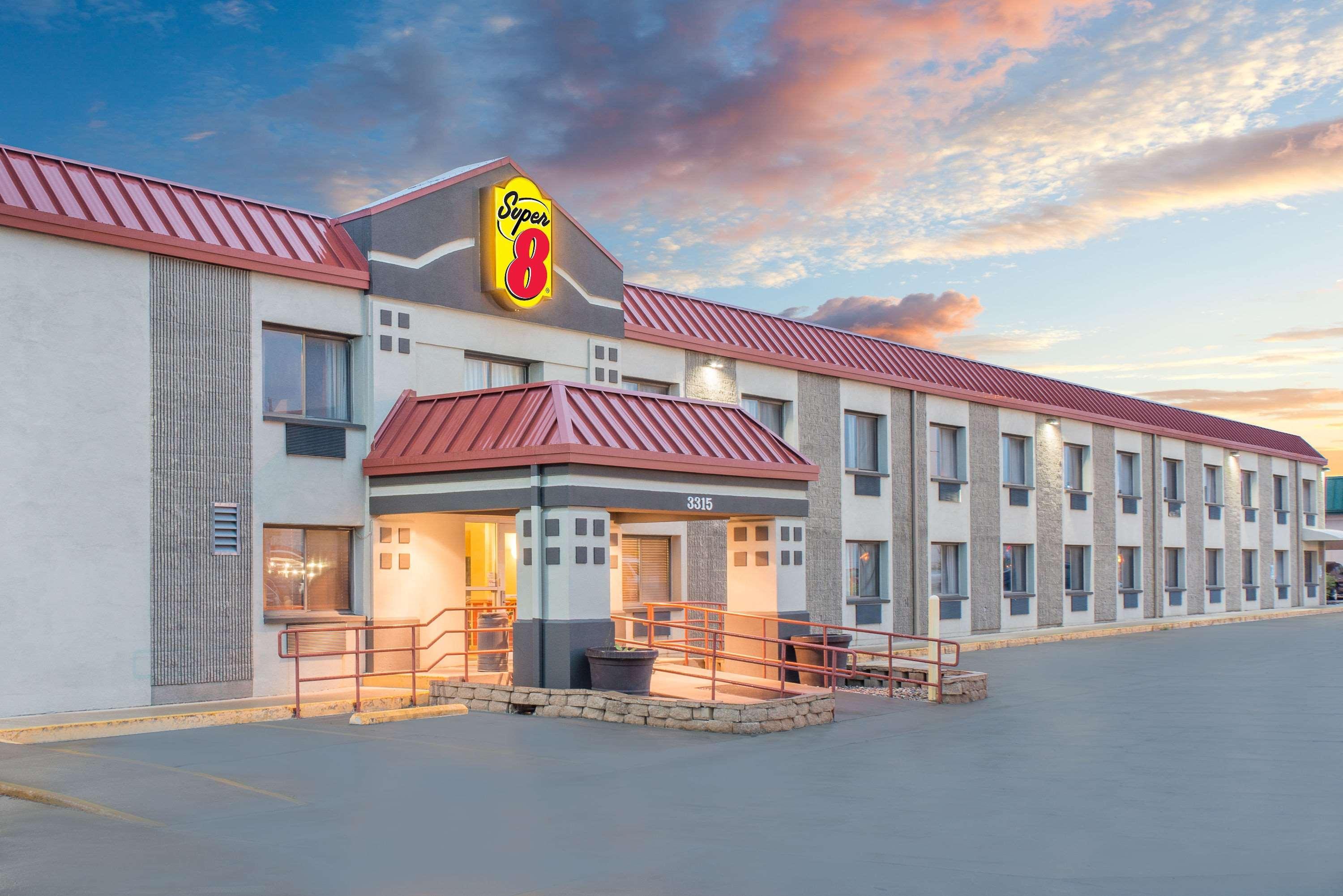 Super 8 By Wyndham Marshalltown Exterior foto